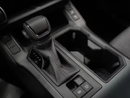 Toyota RAV4 Prestige 2026 года за 20 190 000 тг. в Петропавловск – фото 17