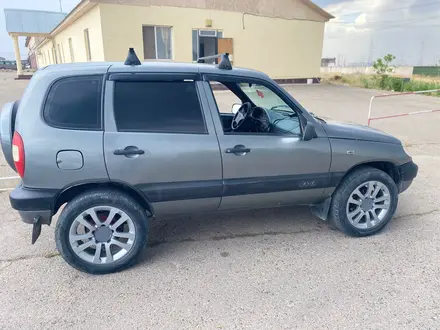 Chevrolet Niva 2004 года за 1 500 000 тг. в Тараз – фото 2