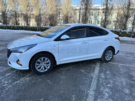 Hyundai Accent 2021 года за 7 890 000 тг. в Алматы – фото 2