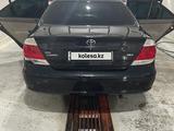 Toyota Camry 2006 годаүшін4 000 000 тг. в Атырау – фото 2