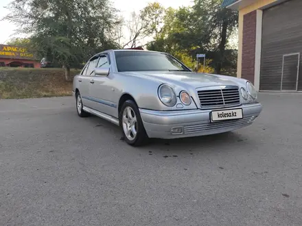 Mercedes-Benz E 280 1997 года за 3 500 000 тг. в Алматы