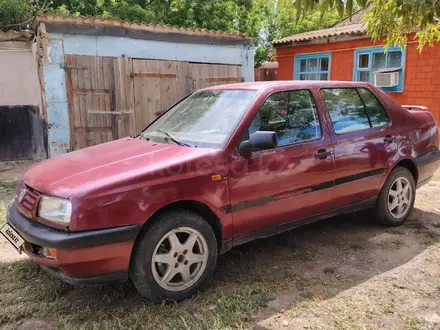 Volkswagen Vento 1993 года за 1 000 000 тг. в Уральск – фото 2