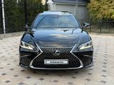 Lexus ES 250 2018 года за 21 000 000 тг. в Алматы