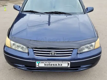 Toyota Camry 1998 года за 3 900 000 тг. в Алматы – фото 3