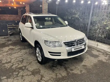 Volkswagen Touareg 2008 года за 5 300 000 тг. в Алматы