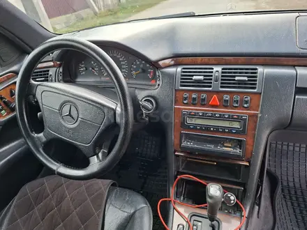 Mercedes-Benz E 280 1998 года за 2 500 000 тг. в Алматы – фото 2