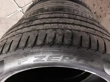 2 летние шины Pirelli 295/40/21 за 19 990 тг. в Астана