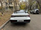 Hyundai Elantra 2023 годаfor8 700 000 тг. в Алматы – фото 2