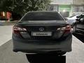 Toyota Camry 2014 года за 7 950 000 тг. в Актобе – фото 5