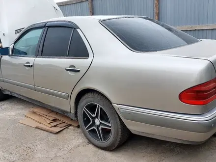 Mercedes-Benz E 280 1996 года за 1 900 000 тг. в Кызылорда – фото 3