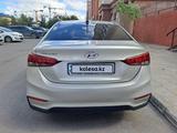 Hyundai Solaris 2018 года за 5 200 000 тг. в Астана – фото 2