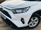 Toyota RAV4 2020 года за 17 500 000 тг. в Атырау – фото 5