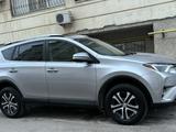 Toyota RAV4 2016 годаүшін8 600 000 тг. в Актау