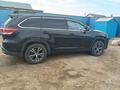 Toyota Highlander 2018 года за 12 600 000 тг. в Атырау