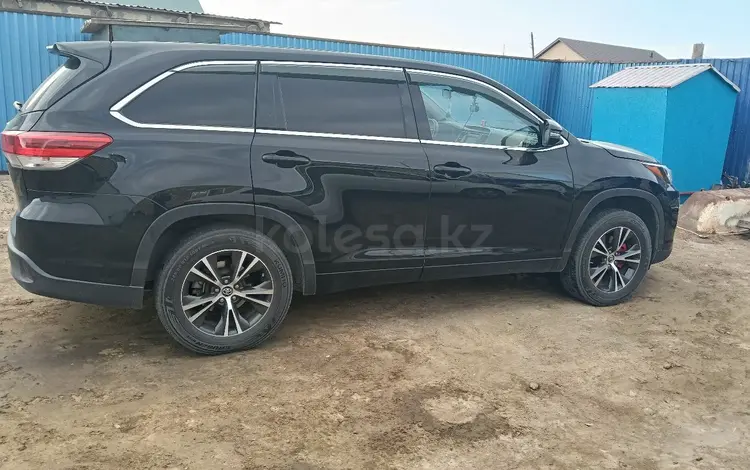 Toyota Highlander 2018 года за 12 600 000 тг. в Атырау