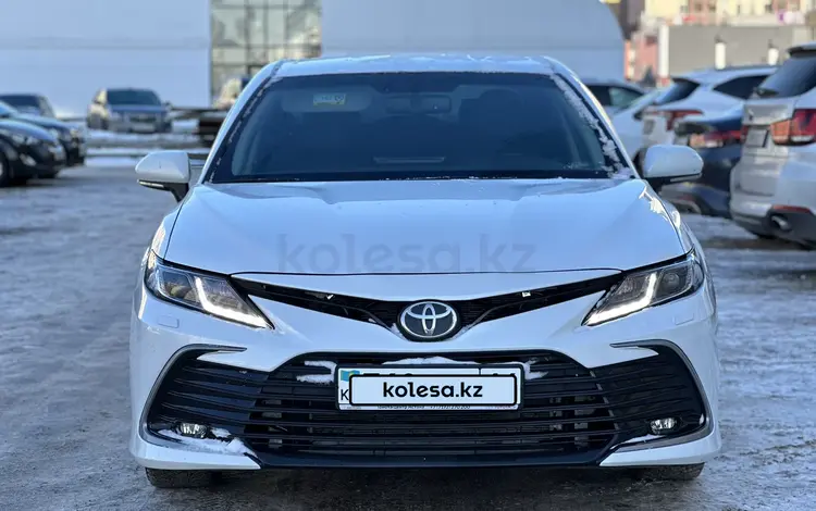 Toyota Camry 2021 года за 13 800 000 тг. в Астана