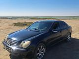 Mercedes-Benz C 200 2001 годаfor1 800 000 тг. в Актобе