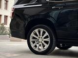Chevrolet Tahoe 2022 года за 39 000 000 тг. в Алматы – фото 5