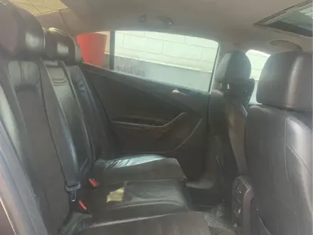 Volkswagen Passat 2006 года за 1 950 000 тг. в Алматы – фото 5