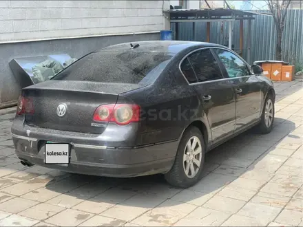 Volkswagen Passat 2006 года за 1 950 000 тг. в Алматы – фото 7