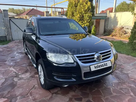 Volkswagen Touareg 2007 года за 8 000 000 тг. в Алматы