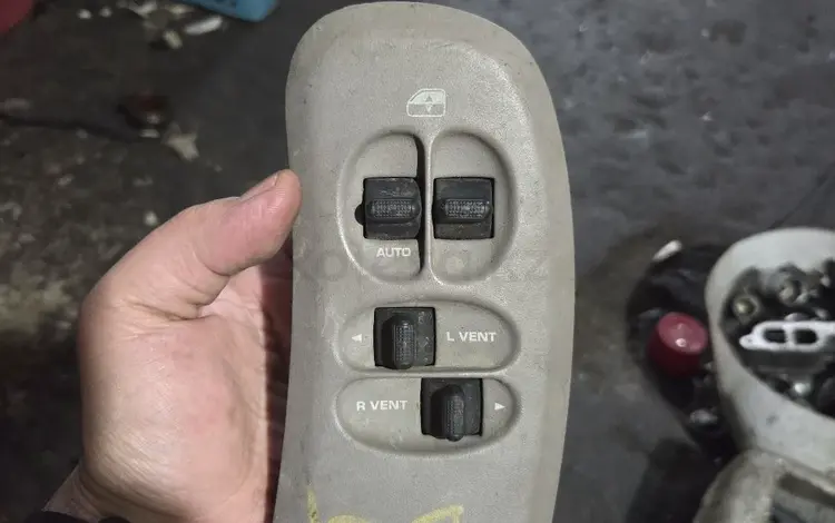Пульт управления стеклоподъёмниками за 500 тг. в Алматы