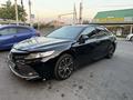 Toyota Camry 2019 года за 14 200 000 тг. в Алматы – фото 2
