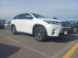 Toyota Highlander 2017 года за 12 500 000 тг. в Уральск – фото 2