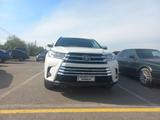 Toyota Highlander 2017 года за 12 500 000 тг. в Уральск