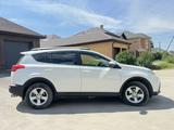 Toyota RAV4 2014 года за 8 900 000 тг. в Актобе – фото 2