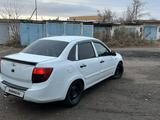 ВАЗ (Lada) Granta 2190 2014 года за 2 500 000 тг. в Атбасар – фото 2