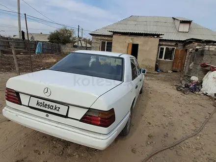 Mercedes-Benz E 200 1991 года за 1 000 000 тг. в Семей – фото 4