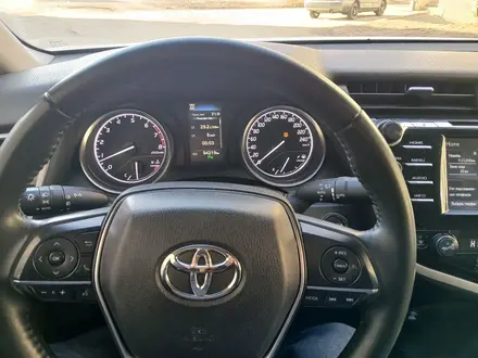 Toyota Camry 2019 года за 13 000 000 тг. в Актобе – фото 8