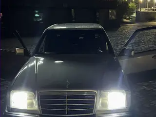Mercedes-Benz E 280