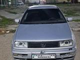 Volkswagen Vento 1993 годаfor1 300 000 тг. в Тараз