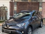 Toyota RAV4 2017 года за 14 500 000 тг. в Шымкент