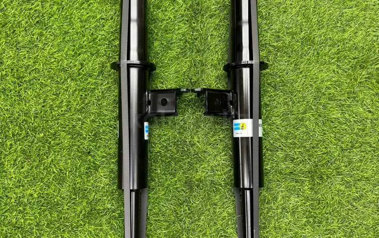 Стойки амортизатора на BMW (БМВ) за 70 000 тг. в Алматы