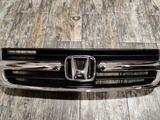 Решетка радиатора Honda CR-V за 27 000 тг. в Алматы