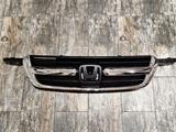Решетка радиатора Honda CR-V за 27 000 тг. в Алматы – фото 2
