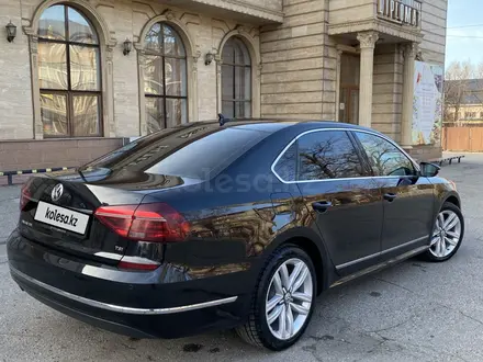 Volkswagen Passat 2019 года за 9 500 000 тг. в Алматы – фото 5