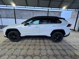 Toyota RAV4 2019 года за 19 000 000 тг. в Актау – фото 2