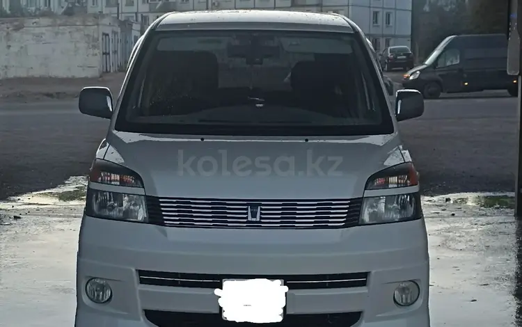 Toyota Voxy 2006 годаүшін3 600 000 тг. в Караганда