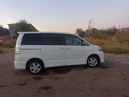 Toyota Voxy 2006 года за 3 600 000 тг. в Караганда – фото 2