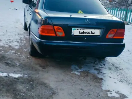 Mercedes-Benz E 230 1997 года за 1 900 000 тг. в Айтеке би – фото 3