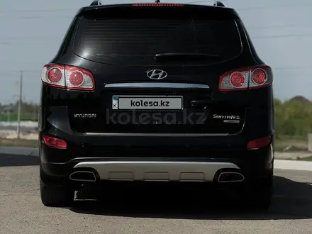 Hyundai Santa Fe 2011 года за 8 000 000 тг. в Уральск – фото 2