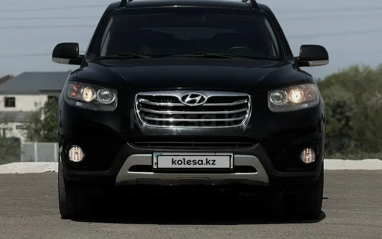 Hyundai Santa Fe 2011 годаүшін8 000 000 тг. в Уральск