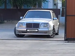 Mercedes-Benz E 320
