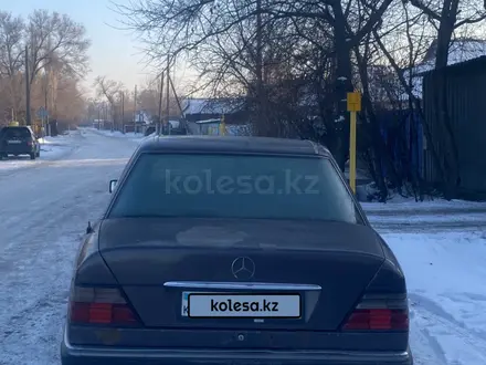 Mercedes-Benz E 230 1989 года за 950 000 тг. в Уштобе – фото 4