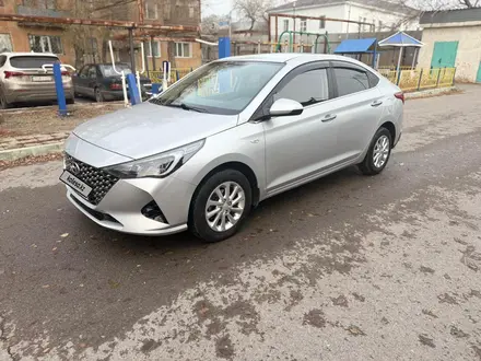 Hyundai Accent 2021 года за 8 300 000 тг. в Караганда