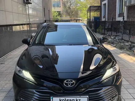 Toyota Camry 2018 года за 15 500 000 тг. в Алматы